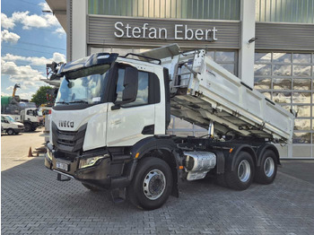 Самоскид вантажівка IVECO X-WAY