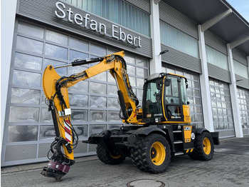 Колісний екскаватор JCB
