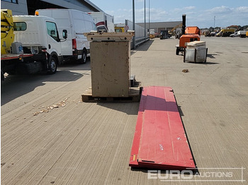 Будівельне обладнання Aluminium Dropside Side Panels (2 of), Hiab Outrigger Feet (3 of), Chubb Key Safe: фото 4