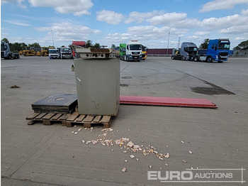 Будівельне обладнання Aluminium Dropside Side Panels (2 of), Hiab Outrigger Feet (3 of), Chubb Key Safe: фото 2
