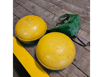 Трактор JOHN DEERE