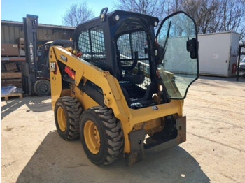 Міні-навантажувач CATERPILLAR 226D