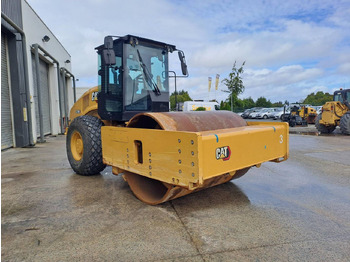 Компактор CATERPILLAR