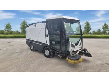 Підмітально-прибиральна машина JOHNSTON