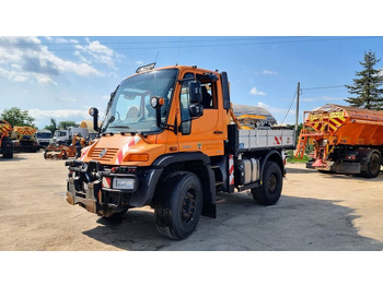 Комунальний трактор UNIMOG U400