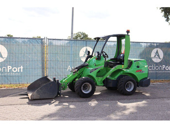 Колісний навантажувач AVANT