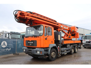 Вантажівка з маніпулятором MAN 26.364