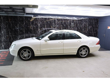 Седан MERCEDES-BENZ