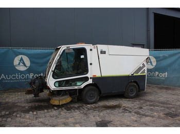 Підмітально-прибиральна машина TENNANT