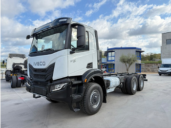Вантажівка шасі IVECO X-WAY