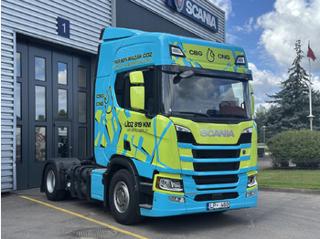 : фото в шапці сторінки