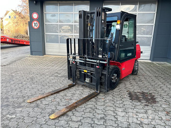 Навантажувач вилковий