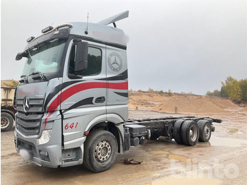 Вантажівка шасі MERCEDES-BENZ Actros