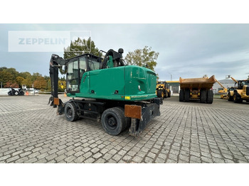 Перевантажувач CATERPILLAR MH3024