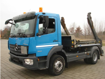 Скіповий навантажувач вантажівка MERCEDES-BENZ Atego 1524