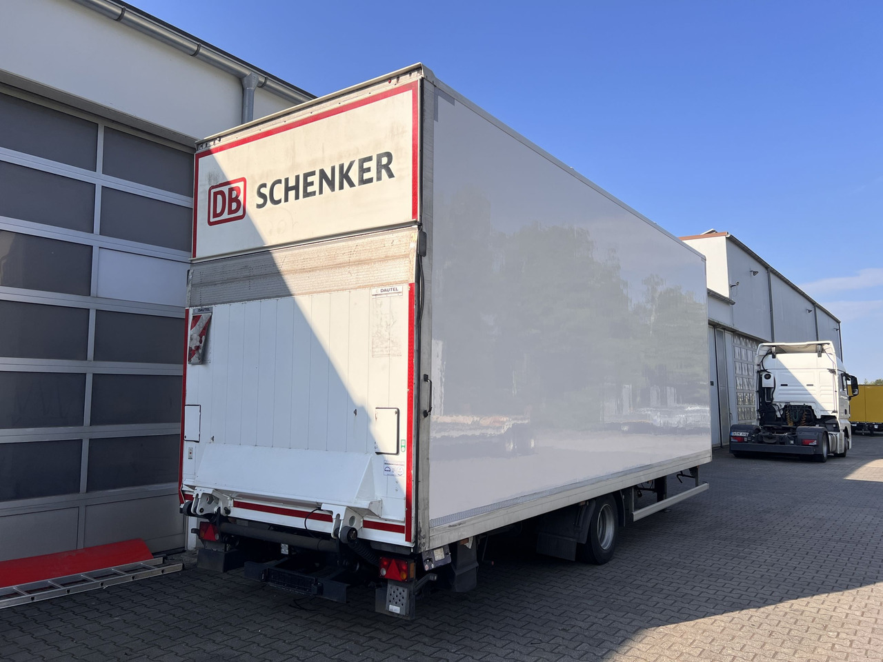 Ackermann Z-KA-F10.5/7,6 1 Achs Kofferanhänger, Ladebordwand - Закритий кузов причіп: фото 4 Ackermann Z-KA-F10.5/7,6 1 Achs Kofferanhänger, Ladebordwand - Закритий кузов причіп: фото 4