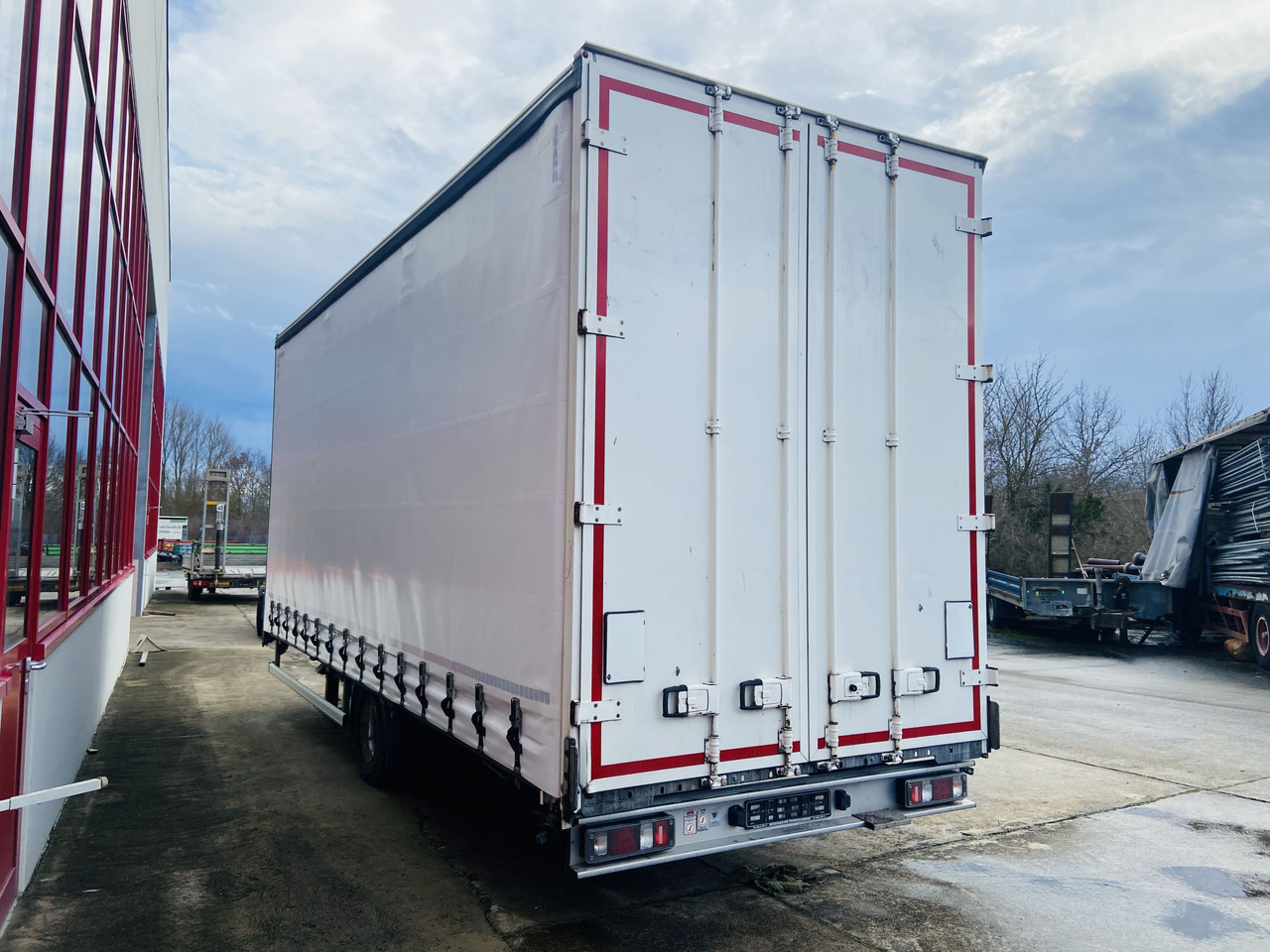 Ackermann Z-KA-F10.5/7,6 1 Achs Planenanhänger 10,5 t GG - Закритий кузов причіп: фото 4 Ackermann Z-KA-F10.5/7,6 1 Achs Planenanhänger 10,5 t GG - Закритий кузов причіп: фото 4