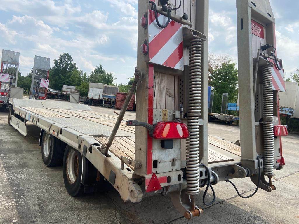 Fliegl DTS 300 3 Achs Tiefladeranhänger - Низькорамна платформа причіп: фото 4 Fliegl DTS 300 3 Achs Tiefladeranhänger - Низькорамна платформа причіп: фото 4