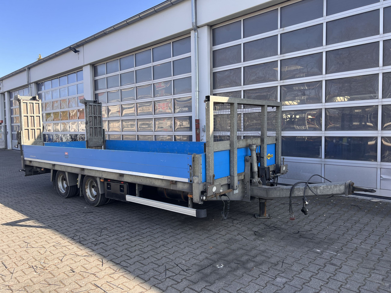 Humbaur HBTZ 136224 TA-BS 13,6 t Tandemtieflader - Низькорамна платформа причіп: фото 2 Humbaur HBTZ 136224 TA-BS 13,6 t Tandemtieflader - Низькорамна платформа причіп: фото 2