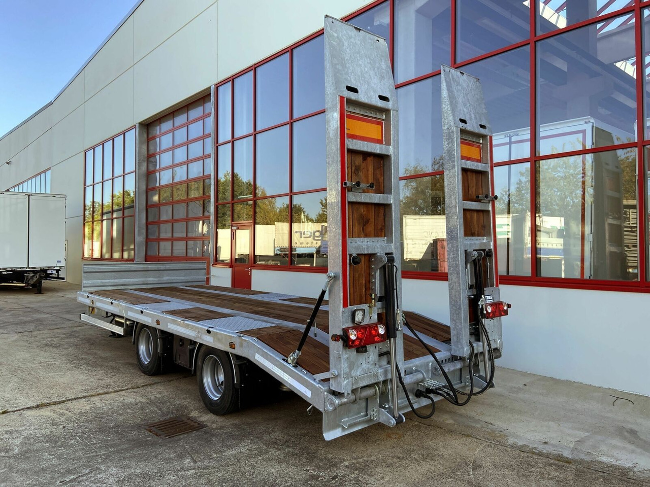 Möslein 21 t Tandemtieflader, hydr. Rampen, NEU - Низькорамна платформа причіп: фото 3 Möslein 21 t Tandemtieflader, hydr. Rampen, NEU - Низькорамна платформа причіп: фото 3
