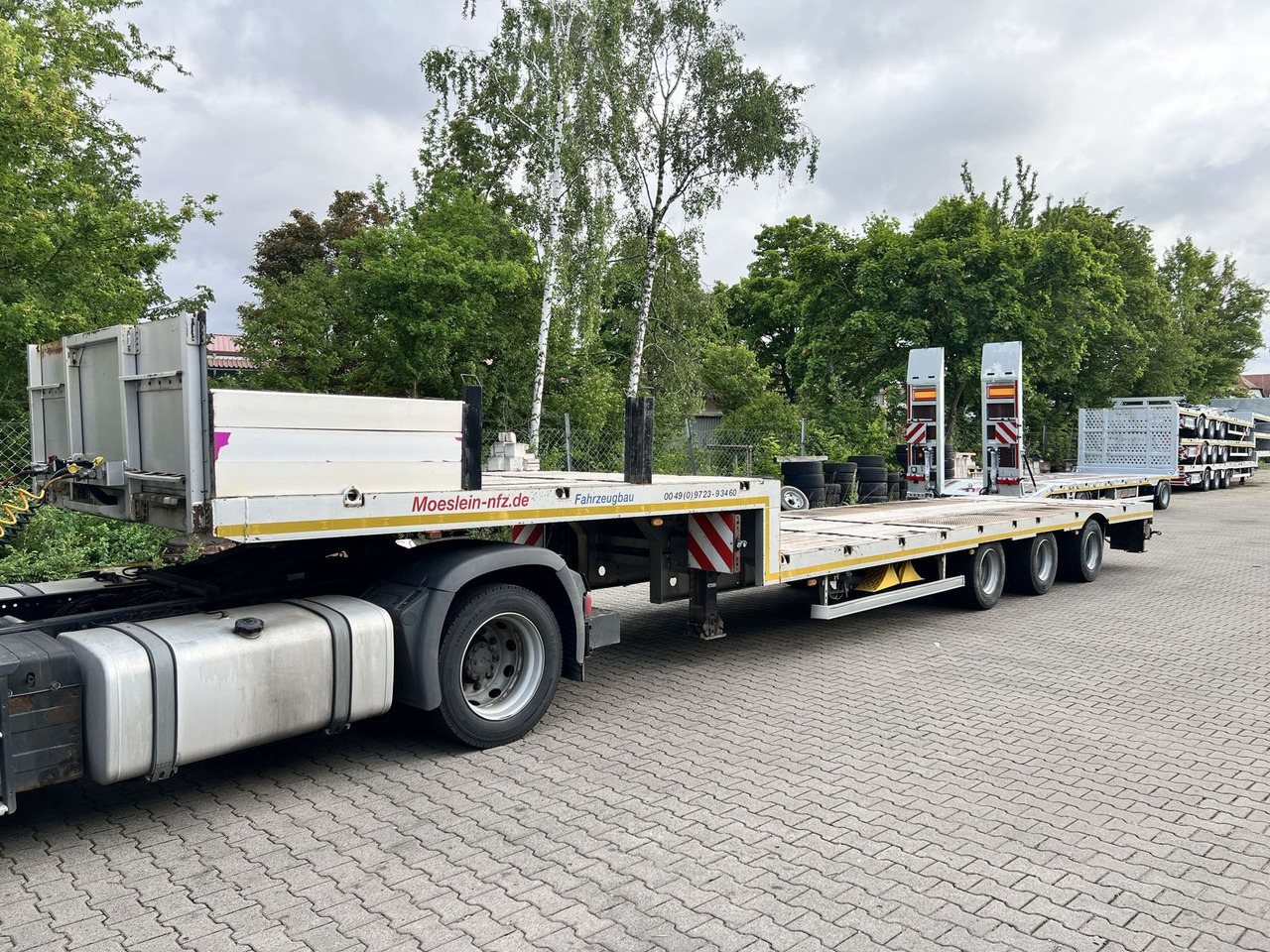 Möslein 3 Achs Satteltieflader - Низькорамна платформа напівпричіп: фото 2 Möslein 3 Achs Satteltieflader - Низькорамна платформа напівпричіп: фото 2