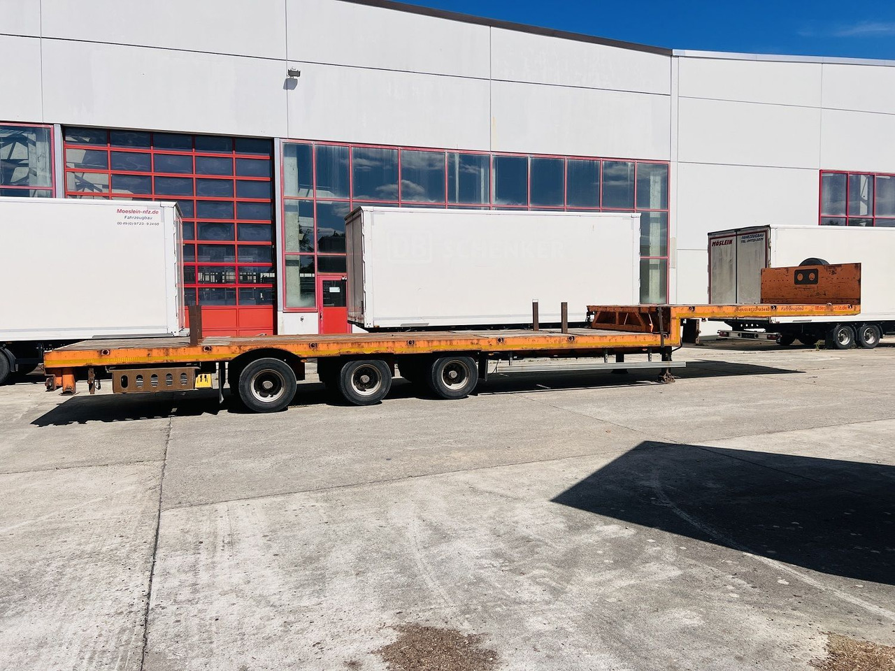Möslein 3 Achs Satteltieflader Plato 45 t GGfür Fertigt - Низькорамна платформа напівпричіп: фото 1 Möslein 3 Achs Satteltieflader Plato 45 t GGfür Fertigt - Низькорамна платформа напівпричіп: фото 1
