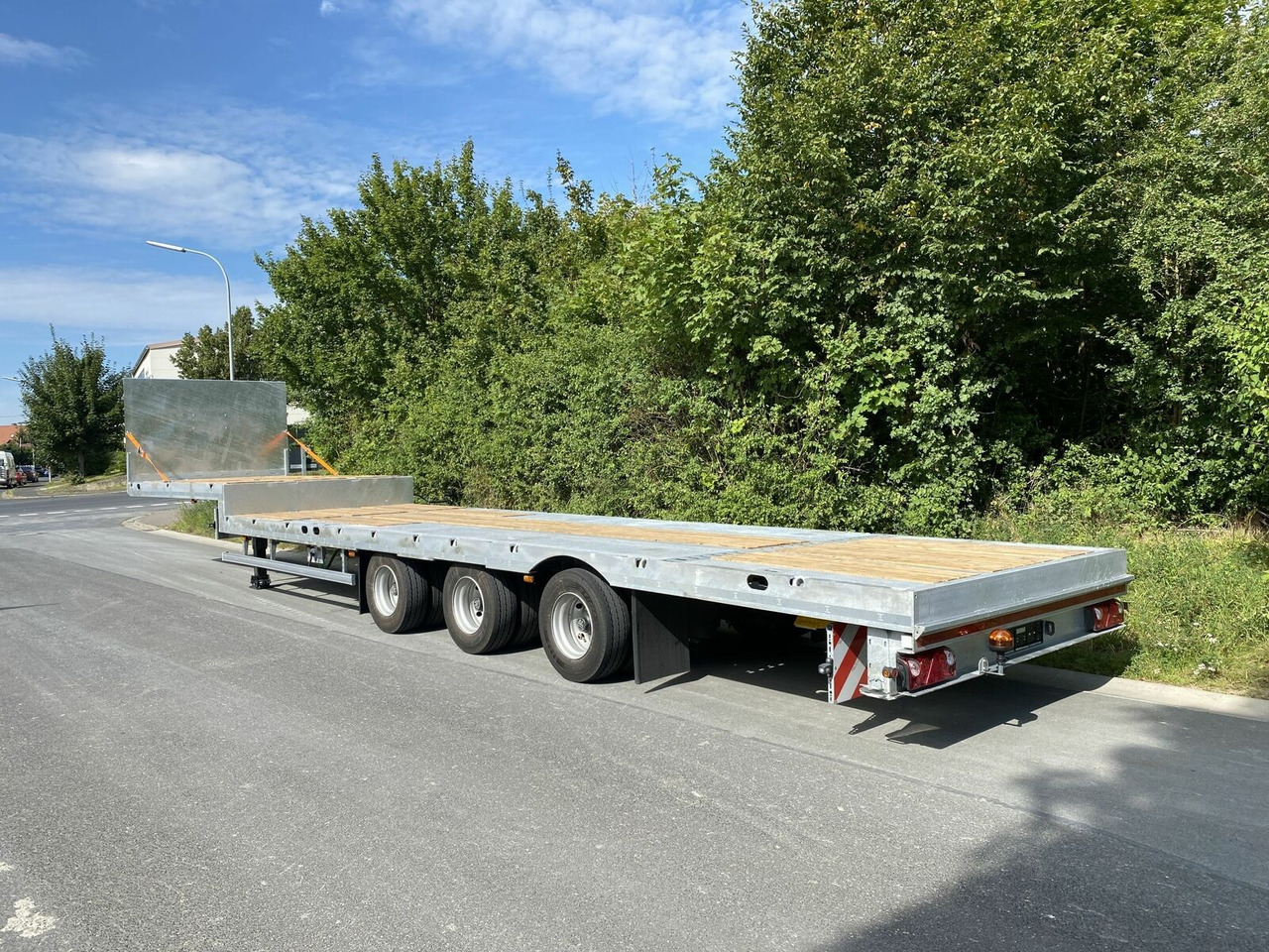 Möslein 3 Achs Satteltieflader Plato 45 t GGfür Fertigt - Низькорамна платформа напівпричіп: фото 2 Möslein 3 Achs Satteltieflader Plato 45 t GGfür Fertigt - Низькорамна платформа напівпричіп: фото 2