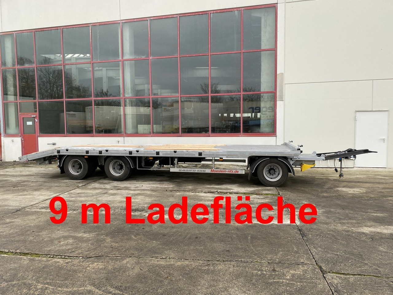 Möslein 3 Achs Tieflader gerader Ladefläche 9 m, Neufah - Низькорамна платформа причіп: фото 1 Möslein 3 Achs Tieflader gerader Ladefläche 9 m, Neufah - Низькорамна платформа причіп: фото 1