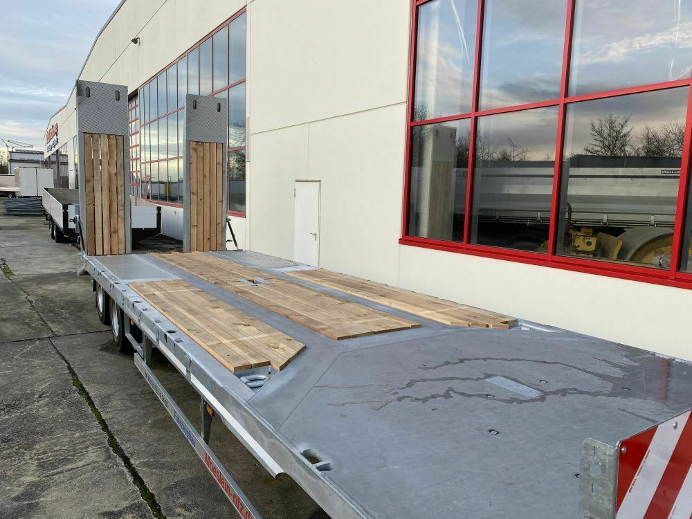 Möslein 3 Achs Tieflader mit gerader Ladefläche 9 m, Ne - Низькорамна платформа причіп: фото 2 Möslein 3 Achs Tieflader mit gerader Ladefläche 9 m, Ne - Низькорамна платформа причіп: фото 2