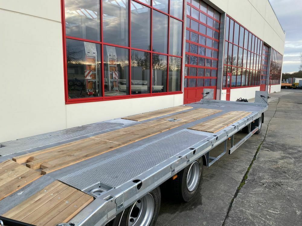 Möslein 3 Achs Tieflader mit gerader Ladefläche 9 m, Ne - Низькорамна платформа причіп: фото 5 Möslein 3 Achs Tieflader mit gerader Ladefläche 9 m, Ne - Низькорамна платформа причіп: фото 5