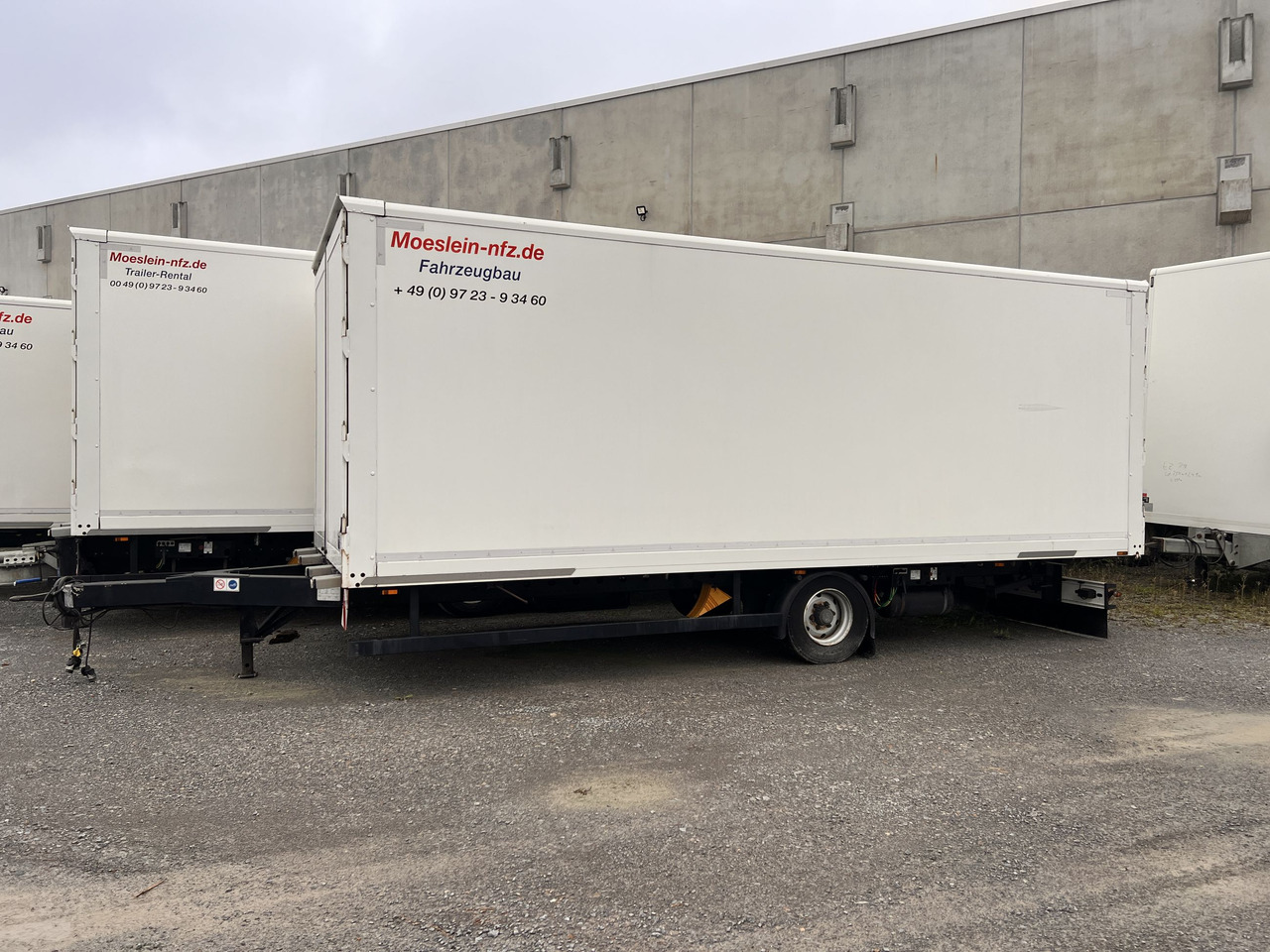 Möslein EK 1- D 7,3 1 Achs Kofferanhänger Durchladen7,08 m lang - Закритий кузов причіп: фото 1 Möslein EK 1- D 7,3 1 Achs Kofferanhänger Durchladen7,08 m lang - Закритий кузов причіп: фото 1
