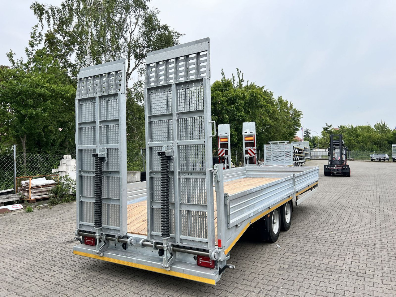 Möslein Neuer Tandemtieflader, 7,28 m Ladefläche, breit - Низькорамна платформа причіп: фото 5 Möslein Neuer Tandemtieflader, 7,28 m Ladefläche, breit - Низькорамна платформа причіп: фото 5