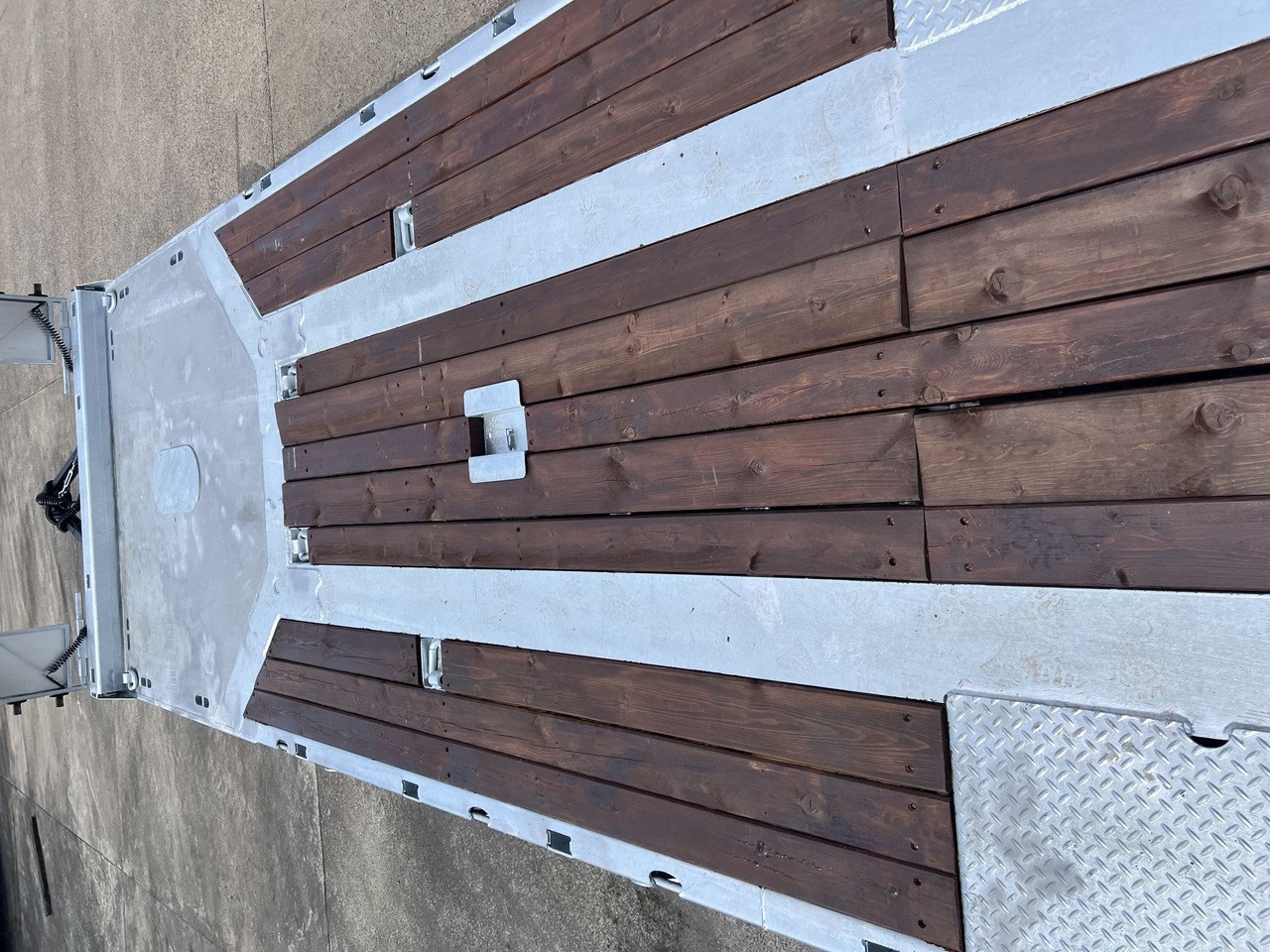 Möslein T 3-9,20 F 3 Achs Tieflader mit gerader Ladefläche 9 m, Neufahrzeug - Низькорамна платформа причіп: фото 2 Möslein T 3-9,20 F 3 Achs Tieflader mit gerader Ladefläche 9 m, Neufahrzeug - Низькорамна платформа причіп: фото 2