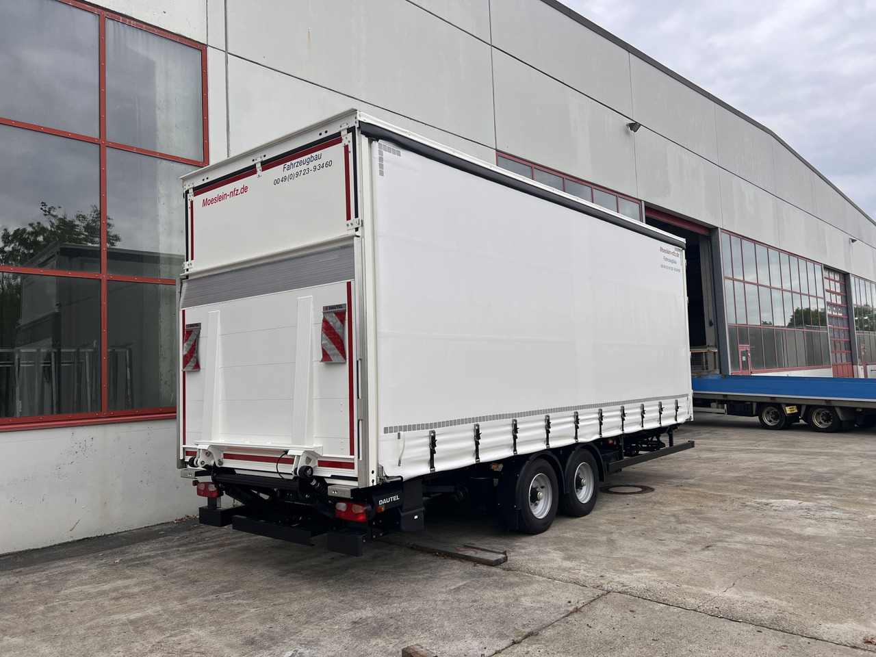 Möslein TPS 105 D-L Planenanhänger, Ladebordwand + Durchladbar neuwertig - Тентований причіп: фото 2 Möslein TPS 105 D-L Planenanhänger, Ladebordwand + Durchladbar neuwertig - Тентований причіп: фото 2