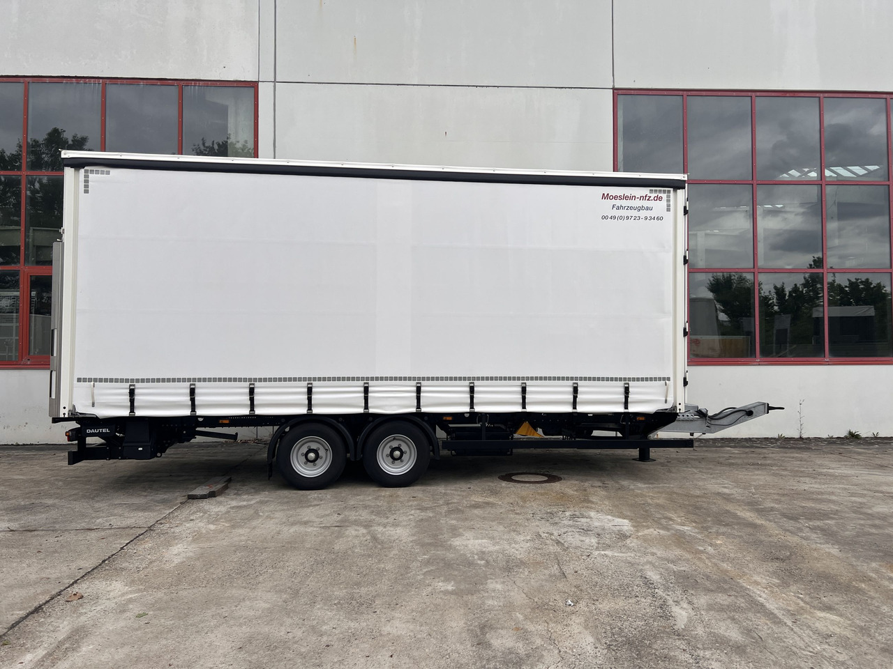Möslein TPS 105 D-L Planenanhänger, Ladebordwand + Durchladbar neuwertig - Тентований причіп: фото 1 Möslein TPS 105 D-L Planenanhänger, Ladebordwand + Durchladbar neuwertig - Тентований причіп: фото 1