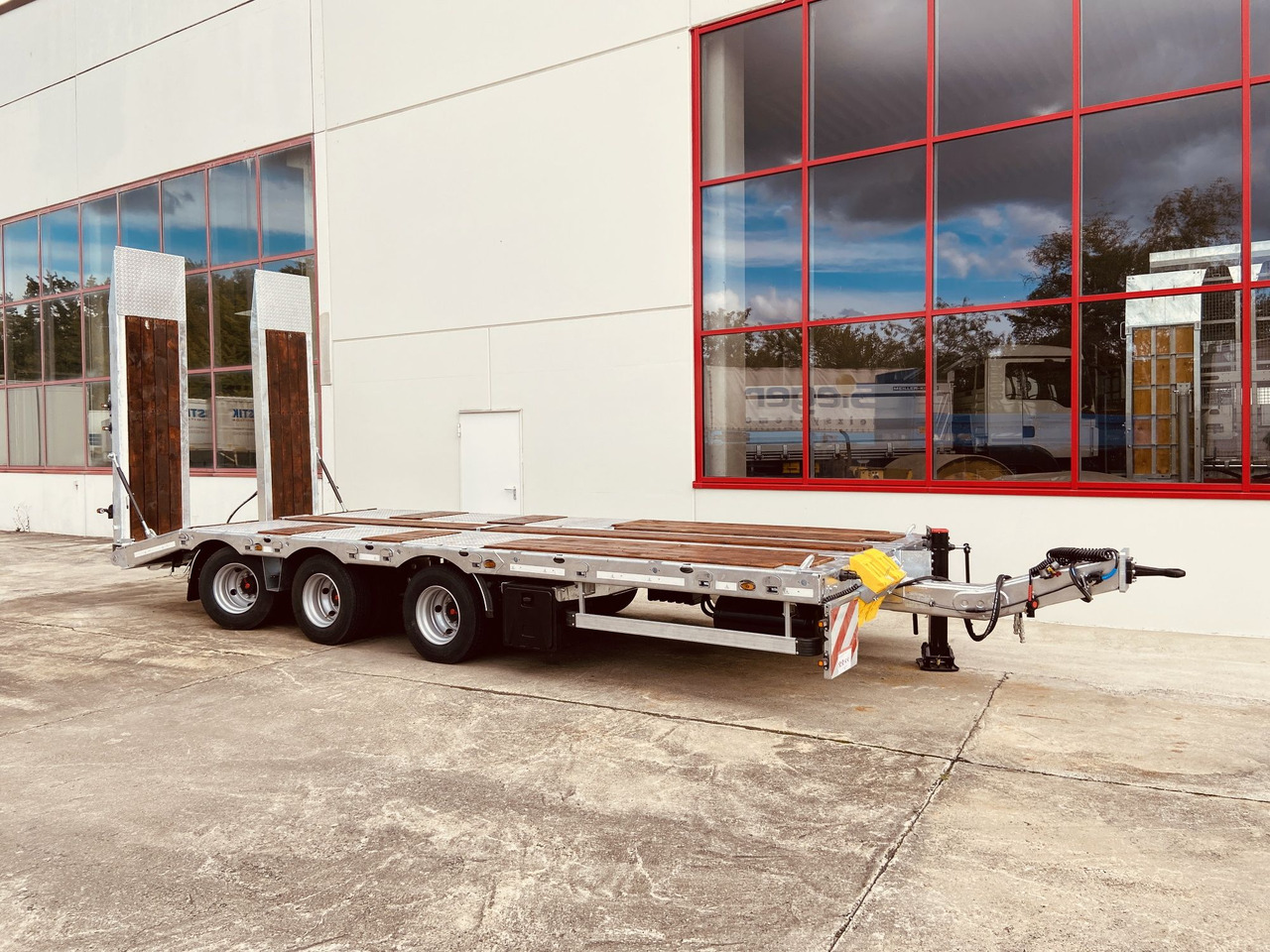 Möslein TT 31 31 t GG Tridem- Tieflader 3 Achs, gelenktNeufahrzeug - Низькорамна платформа причіп: фото 4 Möslein TT 31 31 t GG Tridem- Tieflader 3 Achs, gelenktNeufahrzeug - Низькорамна платформа причіп: фото 4