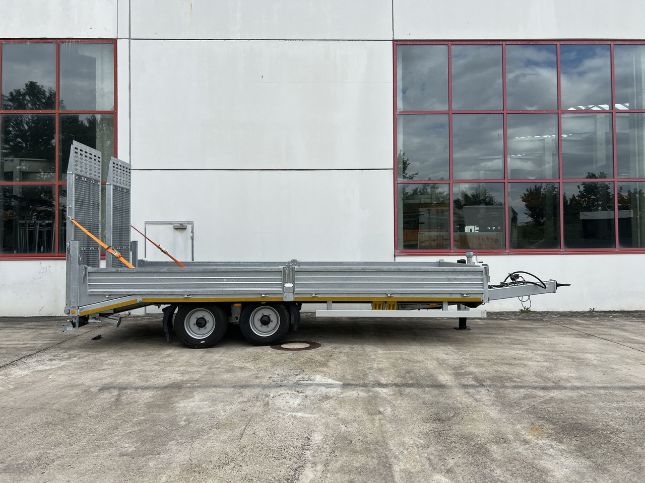 Möslein TT11 BR Neuer Tandemtieflader, breit Rampen - Низькорамна платформа причіп: фото 1 Möslein TT11 BR Neuer Tandemtieflader, breit Rampen - Низькорамна платформа причіп: фото 1