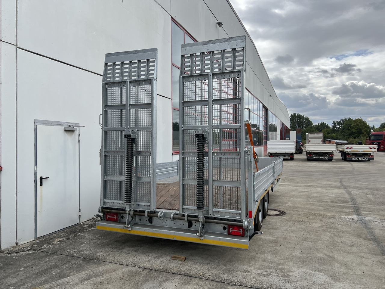 Möslein TT11 BR Neuer Tandemtieflader, breit Rampen - Низькорамна платформа причіп: фото 3 Möslein TT11 BR Neuer Tandemtieflader, breit Rampen - Низькорамна платформа причіп: фото 3