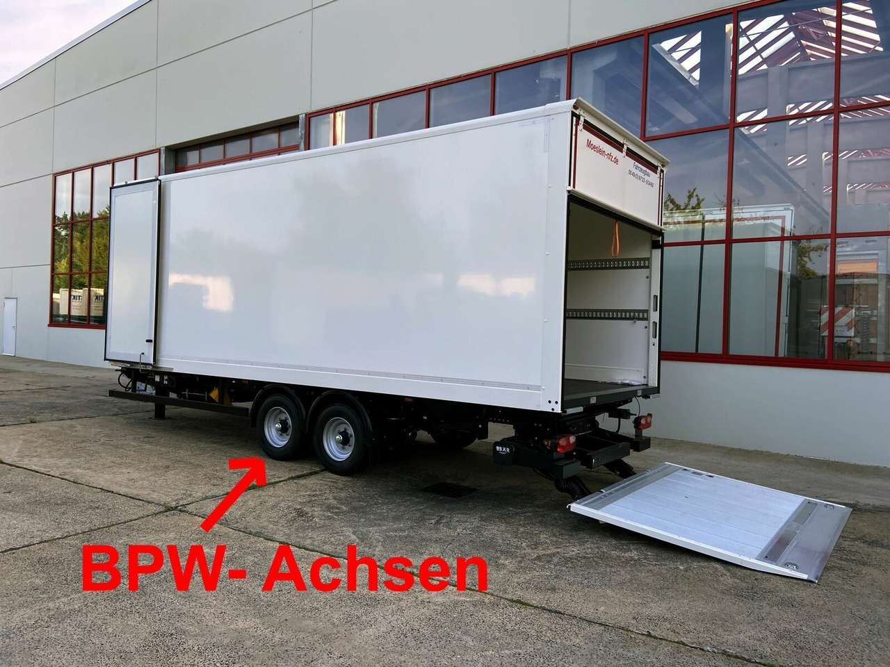 Möslein Tandem Koffer, Ladebordwand 1,5 t + Durchladbar - Закритий кузов причіп: фото 4 Möslein Tandem Koffer, Ladebordwand 1,5 t + Durchladbar - Закритий кузов причіп: фото 4