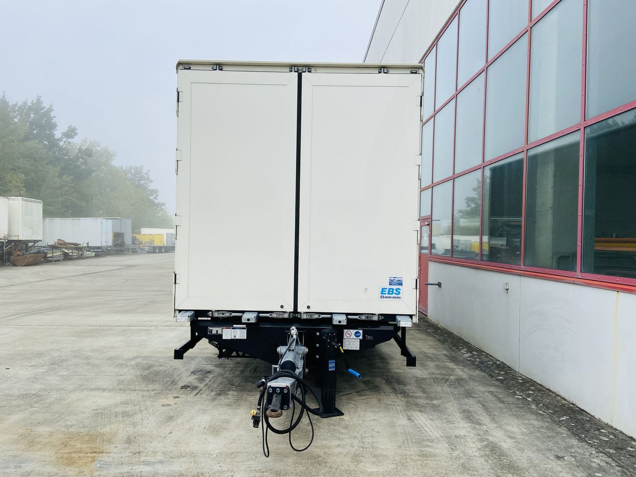 Möslein Tandem Koffer, Ladebordwand 1,5 t + Durchladbar - Закритий кузов причіп: фото 3 Möslein Tandem Koffer, Ladebordwand 1,5 t + Durchladbar - Закритий кузов причіп: фото 3