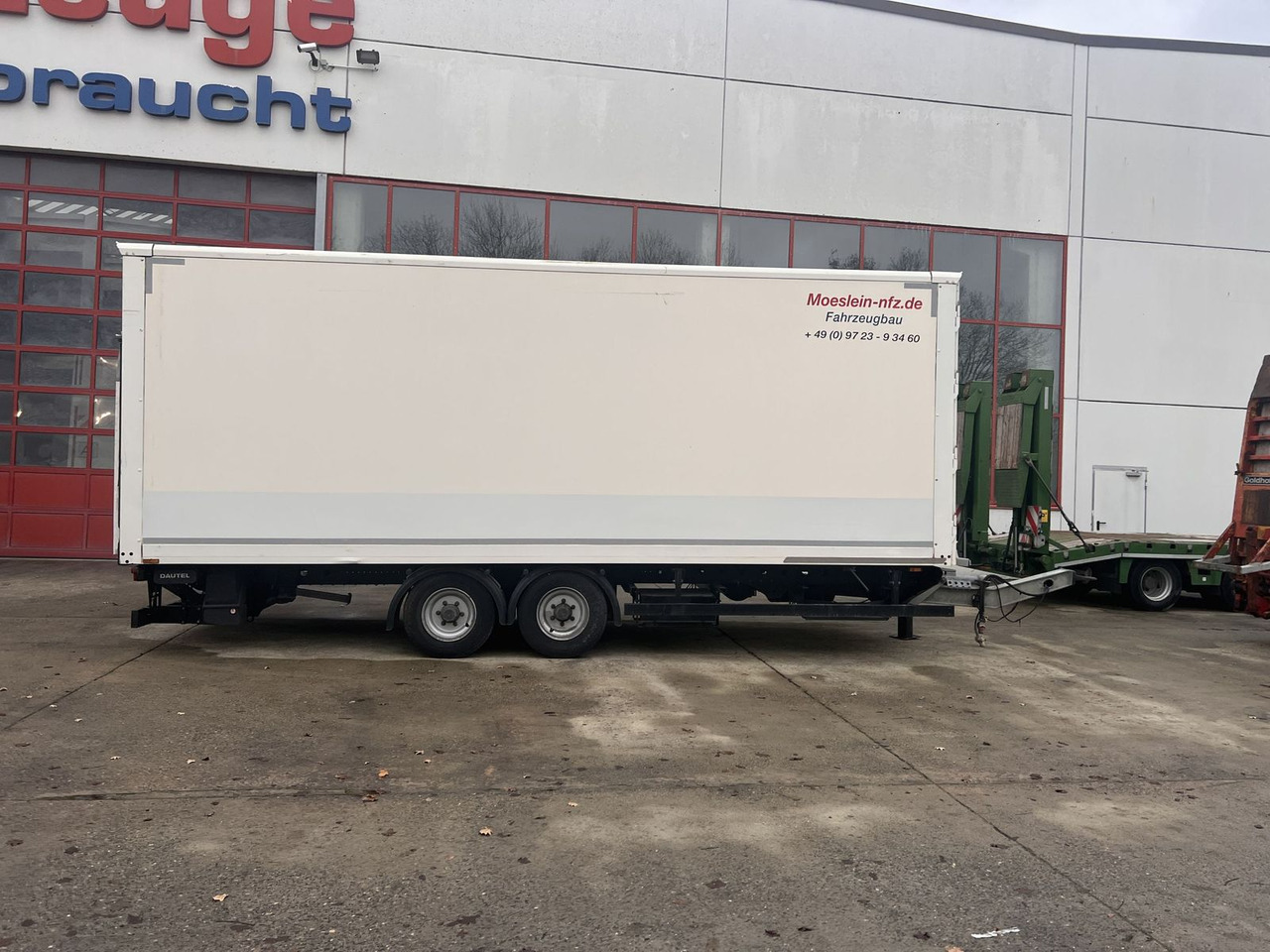 Möslein Tandem Koffer mit Ladebordwand 1,5 t + Durchlad - Закритий кузов причіп: фото 4 Möslein Tandem Koffer mit Ladebordwand 1,5 t + Durchlad - Закритий кузов причіп: фото 4