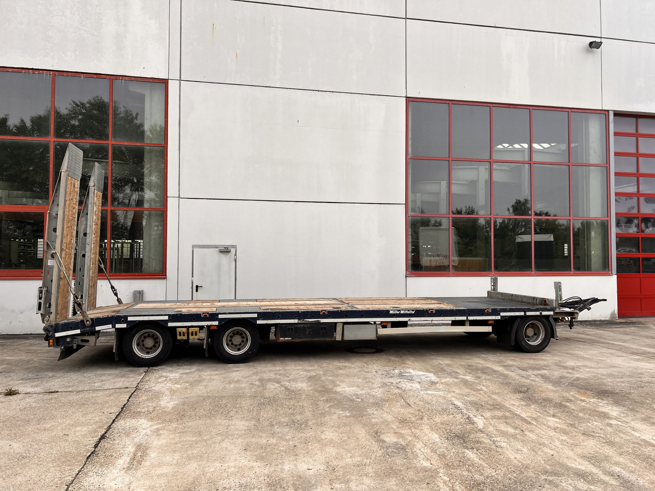 Müller Mitteltal D3 3 Achs Tieflader 9 m, Verzinkt, Wenig Benutzt - Низькорамна платформа причіп: фото 4 Müller Mitteltal D3 3 Achs Tieflader 9 m, Verzinkt, Wenig Benutzt - Низькорамна платформа причіп: фото 4