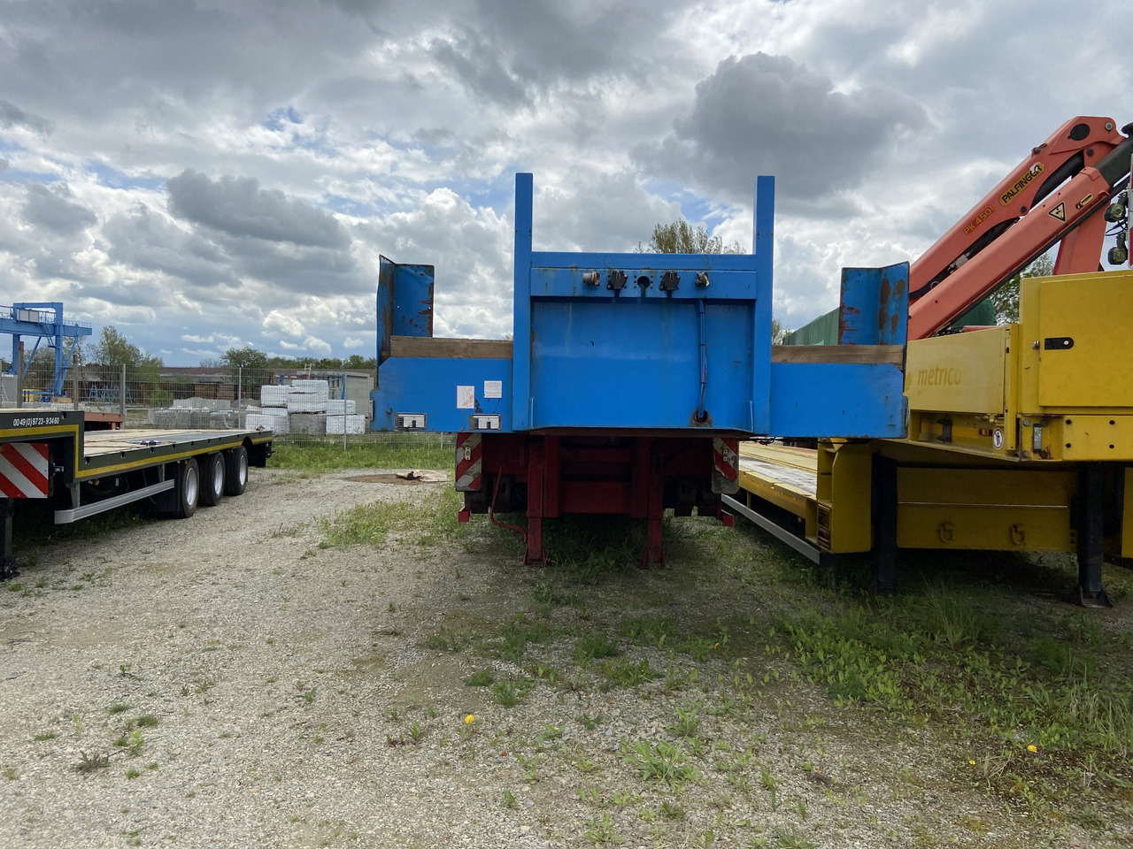 Stp 3 Achs Satteltieflader Platofür Fertigteile oder Baumaschinen - Низькорамна платформа напівпричіп: фото 2 Stp 3 Achs Satteltieflader Platofür Fertigteile oder Baumaschinen - Низькорамна платформа напівпричіп: фото 2