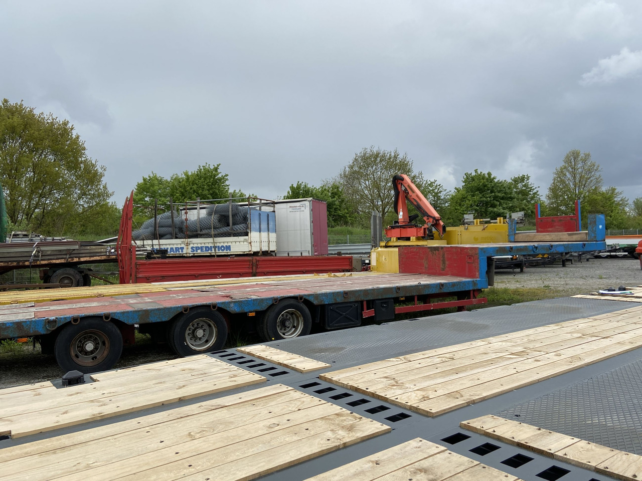 Stp 3 Achs Satteltieflader Platofür Fertigteile oder Baumaschinen - Низькорамна платформа напівпричіп: фото 4 Stp 3 Achs Satteltieflader Platofür Fertigteile oder Baumaschinen - Низькорамна платформа напівпричіп: фото 4