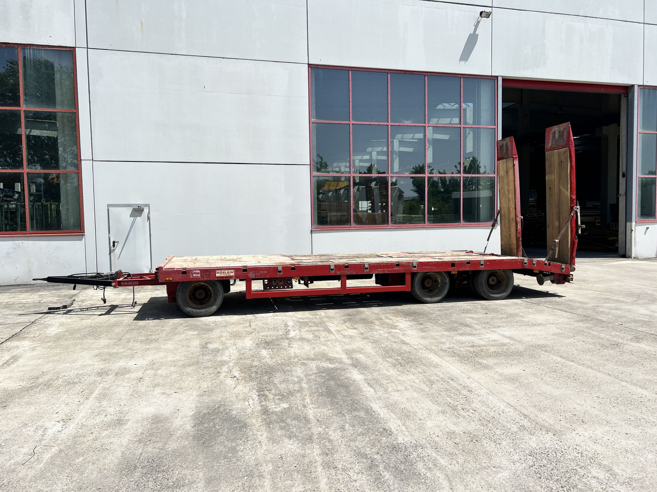 T3 3 Achs Tiefladeranhänger mit gerader Ladefläche - Низькорамна платформа причіп: фото 1 T3 3 Achs Tiefladeranhänger mit gerader Ladefläche - Низькорамна платформа причіп: фото 1