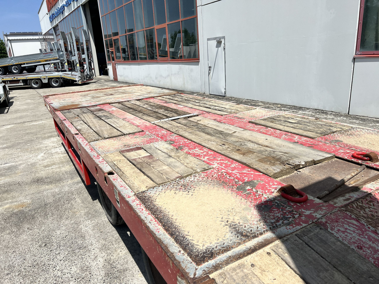 T3 3 Achs Tiefladeranhänger mit gerader Ladefläche - Низькорамна платформа причіп: фото 4 T3 3 Achs Tiefladeranhänger mit gerader Ladefläche - Низькорамна платформа причіп: фото 4