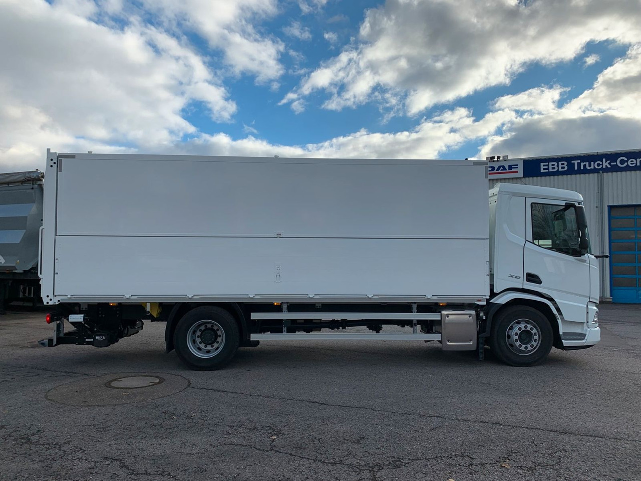 DAF FA XD 370 zikun Swing-Board-Aufbau - Для перевезення напоїв вантажівка: фото 3 DAF FA XD 370 zikun Swing-Board-Aufbau - Для перевезення напоїв вантажівка: фото 3