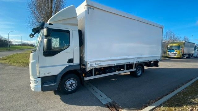 DAF LF 210 8t Pritsche-Plane LBW Tageszulassung DAF FA LF 210 08t Spier Pritsche-Plane - Тентована вантажівка: фото 1 DAF LF 210 8t Pritsche-Plane LBW Tageszulassung DAF FA LF 210 08t Spier Pritsche-Plane - Тентована вантажівка: фото 1