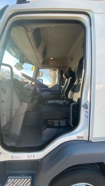 DAF LF 210 8t Pritsche-Plane LBW Tageszulassung DAF FA LF 210 08t Spier Pritsche-Plane - Тентована вантажівка: фото 5 DAF LF 210 8t Pritsche-Plane LBW Tageszulassung DAF FA LF 210 08t Spier Pritsche-Plane - Тентована вантажівка: фото 5