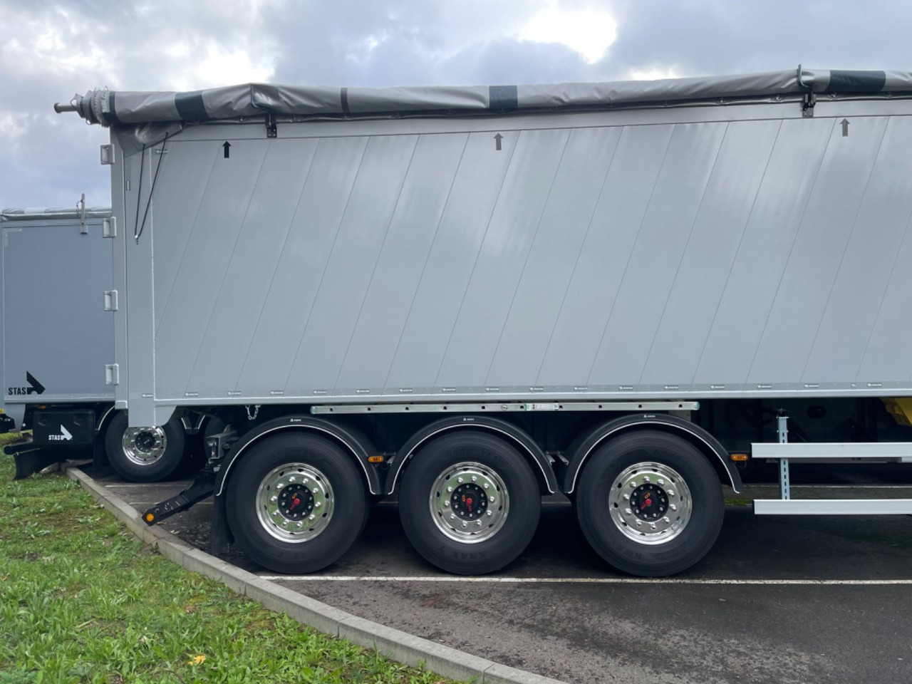 Wielton Bulk Master 51 cbm 3-Achs Alukipper Wielton Bulk Master 51 cbm 3-Achs Alukipper - Самоскид напівпричіп: фото 4 Wielton Bulk Master 51 cbm 3-Achs Alukipper Wielton Bulk Master 51 cbm 3-Achs Alukipper - Самоскид напівпричіп: фото 4